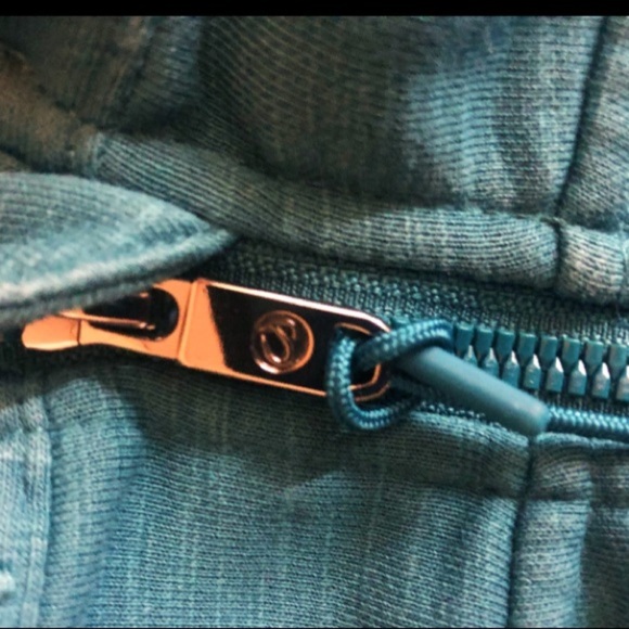 CRZ Yoga aguamarina color hoodie, pockets infront and zipper - Picture 7 of 11